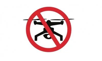 altuntoprak_m's tweet photo. GÜVENPARK’TA DRONE UÇURMAYA İZİN YOK

CHP Genel Başkanı Özgür Özel’in konuşması öncesi Drone yani hava kamerasıyla görüntüleme yapmak isteyen basın mensupları engellendi. 

Alanı geniş açıyla görebilecek “jimmy jip” yani kamera mekanizması da Güvenpark’a alınmadı. 

Drone ve Jimmy Jip neden yasak?