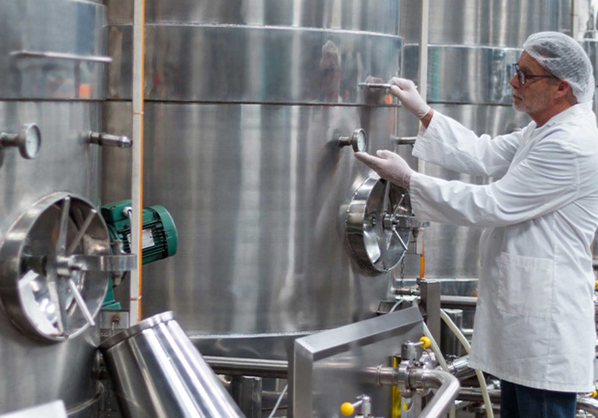 CraftBeerBrew's tweet photo. In your brewery, you can improve cleaning and sanitation, optimize tank-cleaning performance, and reduce water, chemical, and labor costs while maintaining high hygienic standards. Here’s how. https://t.co/9EVmQgo8Ph https://t.co/AOWnXSq8Rz