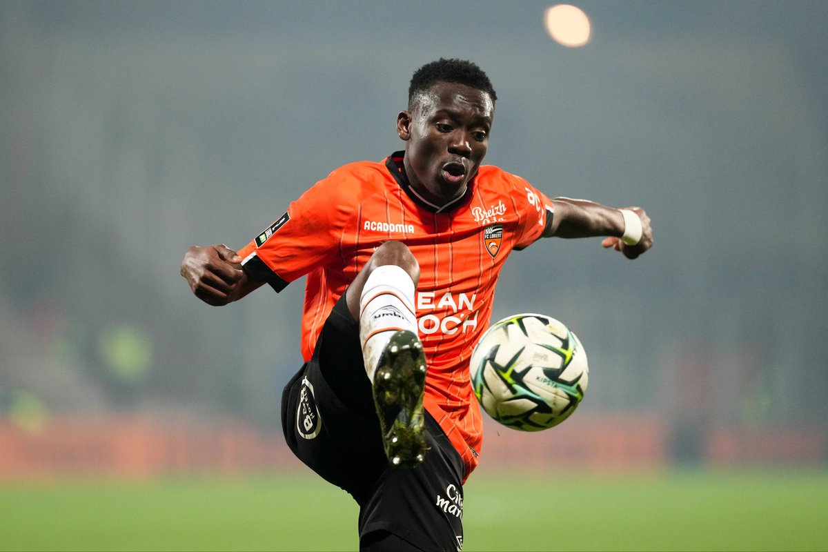 BKFCentral's tweet photo. Arthur Avom is expected to depart Lorient this summer, with AFC Bournemouth among the clubs strongly linked 🍒🇨🇲

The 21-year-old midfielder is attracting interest from Sunderland, Fulham and several other Premier League sides, though Bournemouth are believed to be leading the race given the links between the two clubs.

A physical holding midfielder with strong ball-carrying ability, Avom made 33 appearances for Lorient last season.

#AFCB #Lorient #BKFCentral