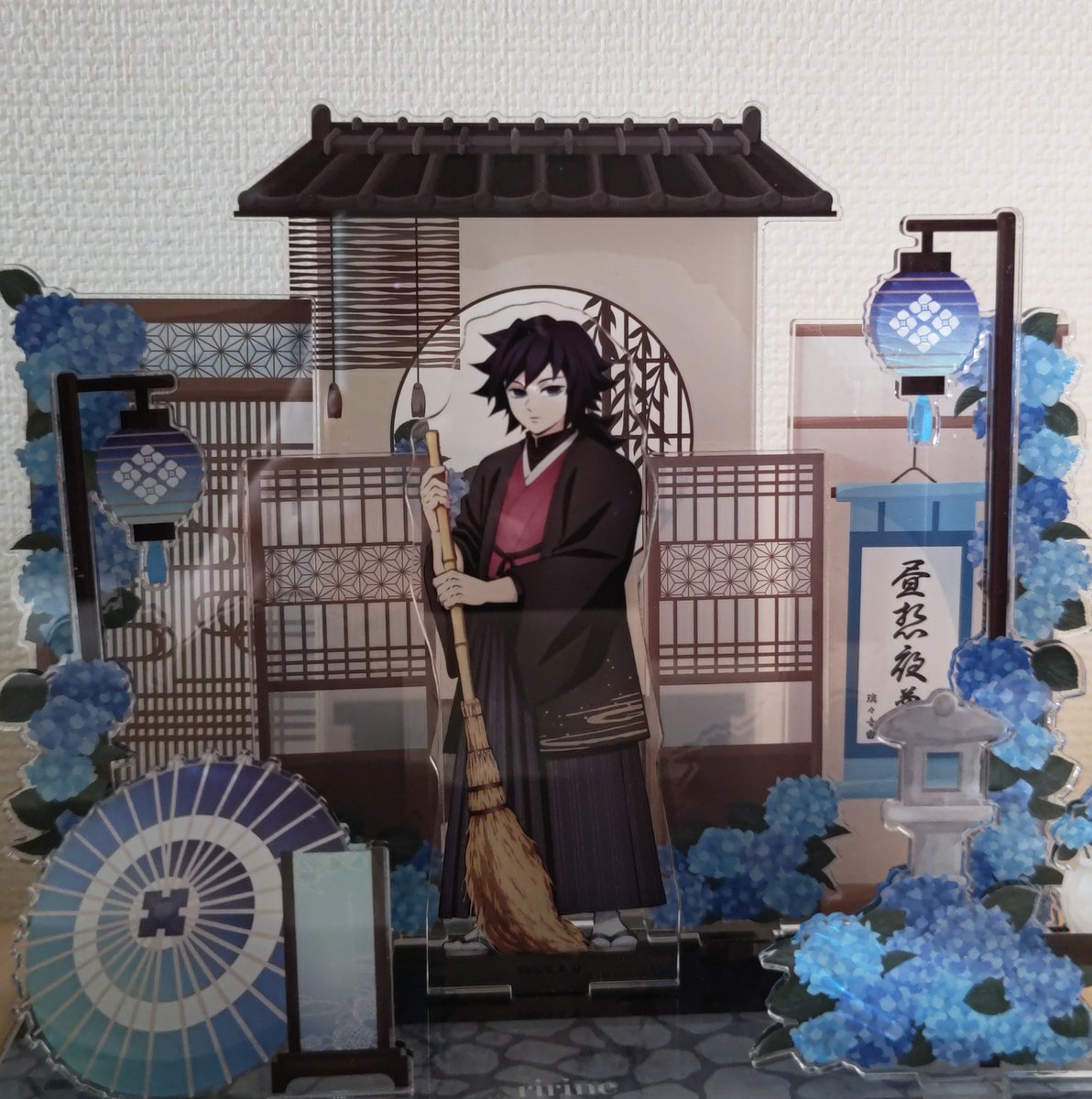 yapi_renshu's tweet photo. ちょうど良い季節に紫陽花のｱｸﾘﾙｼﾞｵﾗﾏ届きました〜のでセット🎶
①めちゃしっくりくる管理人？ぎゆさん
②何見てんだテメェなさねとぎゆ
③ﾁｰﾑ21
うっすい屋根の上に乗ってくれた🐍さん流石のバランス感覚です😆 https://t.co/1pBdMm1QqY