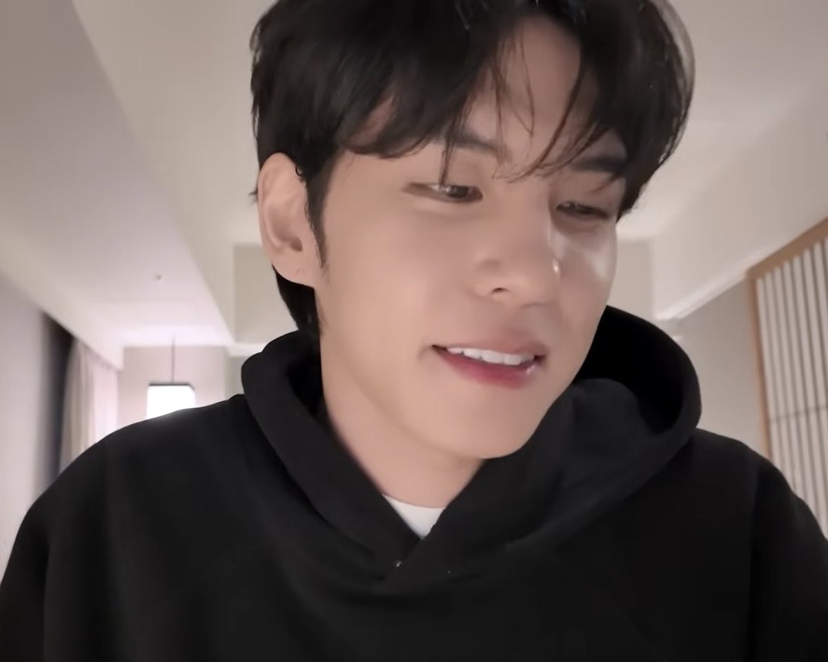 Pilluvu0_'s tweet photo. 결혼통 오게 만드는 얼굴 . . https://t.co/78Fvqxp8NJ