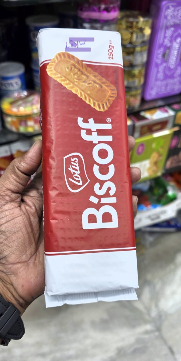 ciinnzaditya's tweet photo. @arivomkadaioffi படத்தில் உள்ள Biscoff பிஸ்கட், Belgium த்தை சேர்ந்தது.. இறக்குமதி செய்யப்பட்டது..

 இறக்குமதி செய்யப்பட்டத்தில், சுகர் அளவு மிகவும் குறைவாக இருக்கும்.. 

மேலும் மேலும் சாப்பிட தோணும்.

ஆனால், மினி பாக்கெட்டில் சுகர் அளவு அதிகமாக உள்ளது என்கிறார்கள்.. https://t.co/I5JNIlsjhz