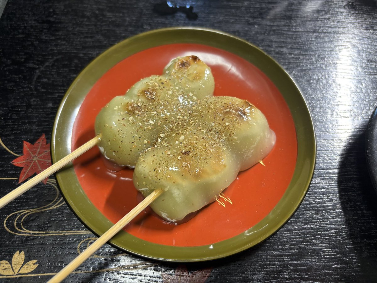 number10Euclase's tweet photo. さんしょ餅
山椒の風味が餅の優しい甘さに丁度よく合わさってとても美味しかった https://t.co/GSNB7RhwYw