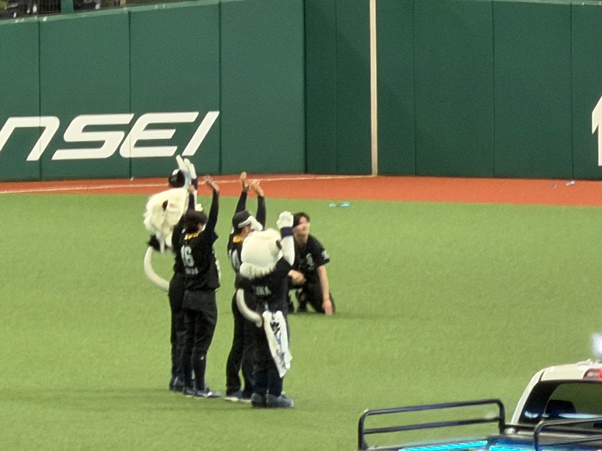 aru79's tweet photo. れおほー！！🦁✨

隅田完封勝ち！！
交流戦単独首位！！
このまま交流戦優勝いきましょう！！

#seibulions https://t.co/ajDOPe2FtX