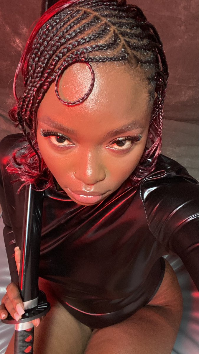 ananimeherddict's tweet photo. If you think my lips are perfect, wait till you see the other pair 😏🥵😩 https://t.co/3Vsy1dydiu