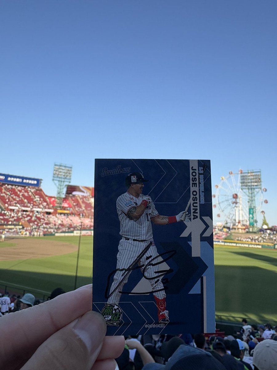 swallows42ST's tweet photo. すわほー☂️☂️
最後ヒヤヒヤだったけどナイスゲーム！
オスナサイン入り遠征カードもあった〜✌️
明日も絶対勝つぞー！！
#swallows https://t.co/PsXzplaBnK