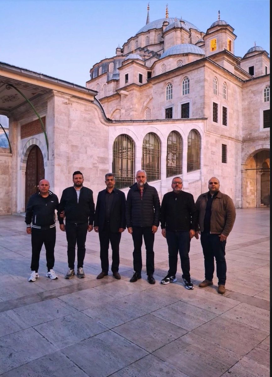 istgelecek's tweet photo. İl Başkanımız Arif Osman Gençtürk ve beraberindeki heyet, Fatih Camii’nde sabah namazını eda ettikten sonra, İstanbul’un fethinin mimarı ve büyük devlet adamı Fatih Sultan Mehmet Han’ın türbesini ziyaret ederek dua etti.

@Ahmet_Davutoglu 
@OsmanGentrk15 
@GelecekPartiTR https://t.co/BzXecb5G5o