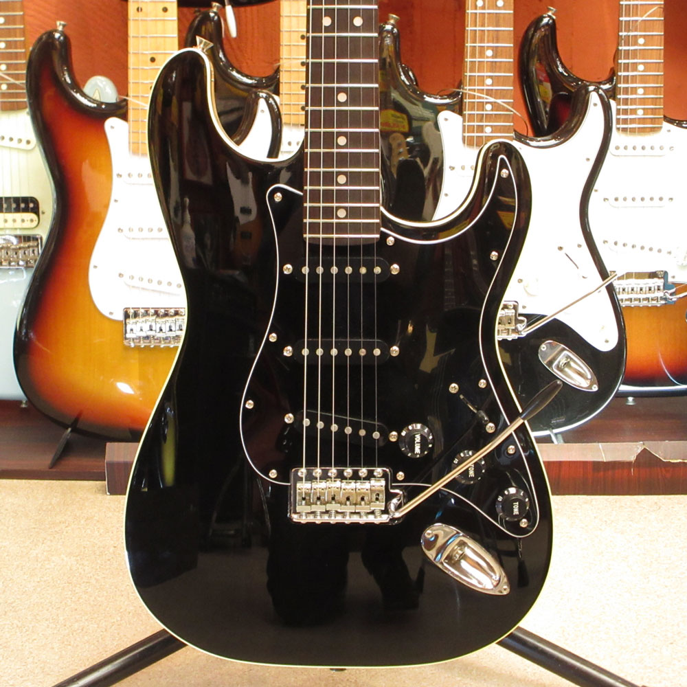 hands_part2's tweet photo. 中古　Fender Japan AST  2007～2010年製造
ラウンドトップとバインディング仕様が特徴的なエアロダインシリーズ

https://t.co/b1uxSinatq

#シモクラセカンドハンズ　#下倉楽器
#fender #Aerodyne https://t.co/OsmOcXS1TT