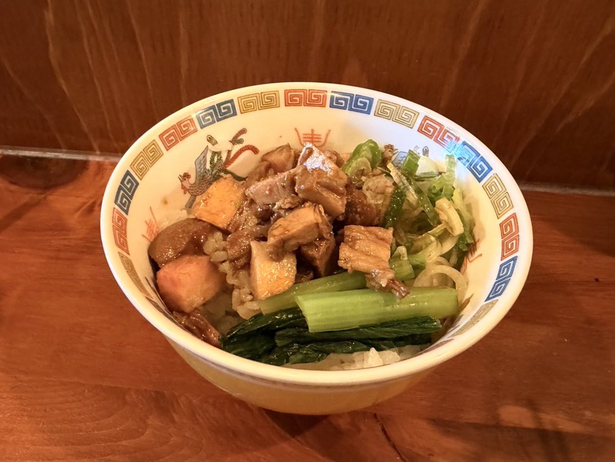 K928Nob's tweet photo. #口樂 #八王子市

口樂下柚木店にて
 海老とレモングラスのつけ麺
 チャーシュー丼

ツルツルな自家製麺に
🦐濃厚な海老 🌿ハーブ&amp;スパイス 🥥ココナッツミルクの 風味豊かなつけだれ
レモングラス 🍋‍🟩ライム 青唐の爽快感が 全身に沁み渡る
温かなラーメン食べ逃すも💦 ☀️つけ麺で リベンジ大成功👍 https://t.co/ZTm9ZHxBvB
