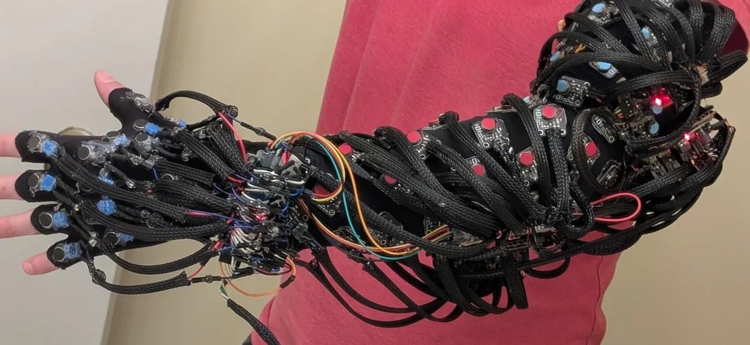 vr_rames's tweet photo. Alors ça, c'est un sacré projet d'haptic pour le bras !
https://t.co/MnYcdIjAu6 https://t.co/J0OmuC5rA5