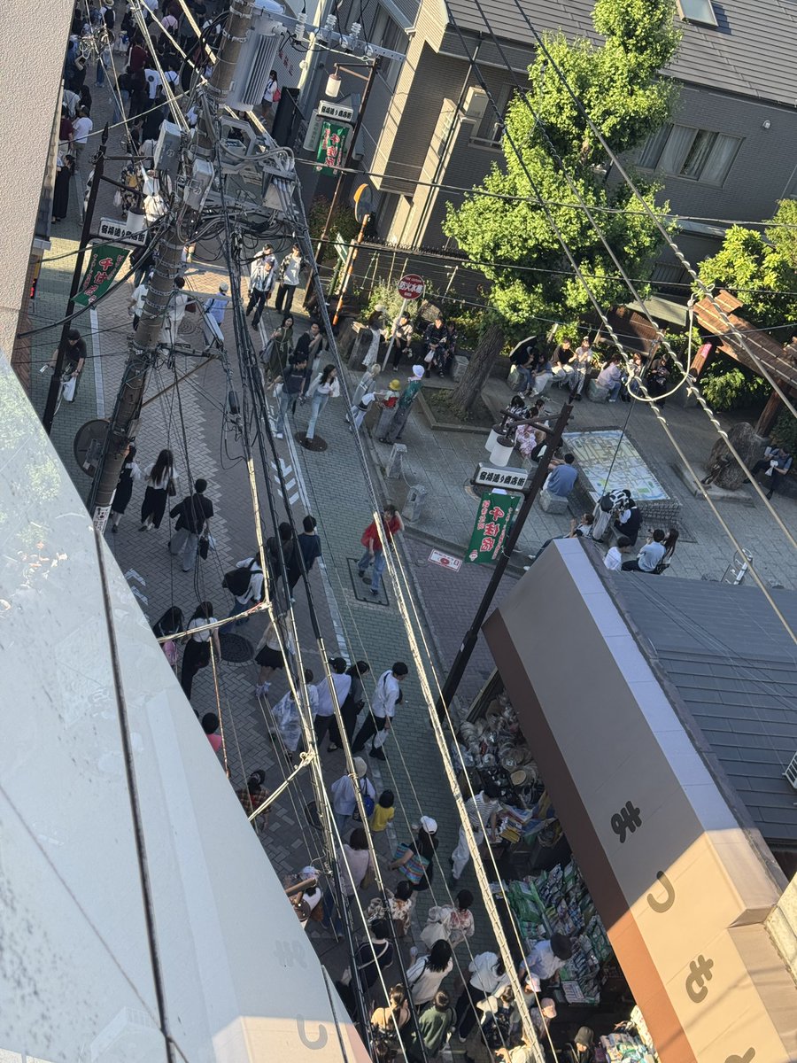 junk_2022's tweet photo. 宿場町通りがまあまあ混んできた。

#花火大会 #足立の花火 https://t.co/0pPwiwB31L