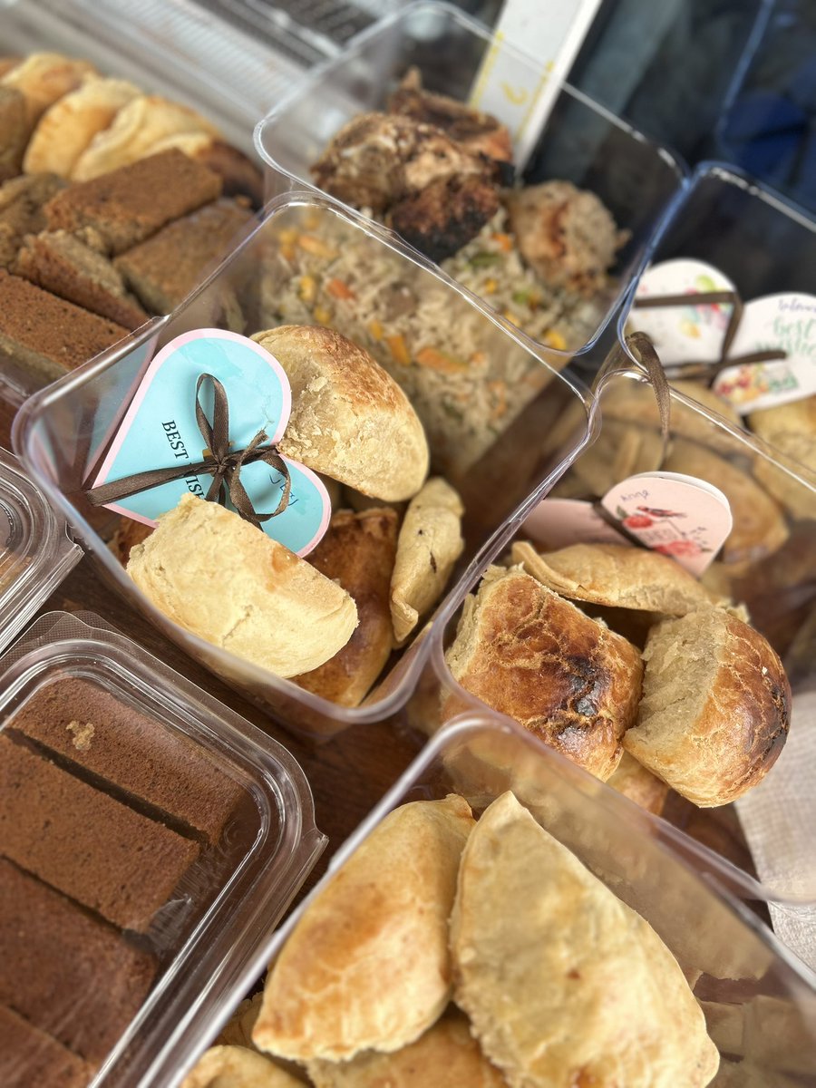 MrsRed99's tweet photo. Hi, my name is Sandrine and I’m a beginner in baking 🤭. If you’re looking for someone in Douala to satisfy your sweet tooth, then I’m your person. I bake a variety of treats, including banana cake, meat and fish pies, egg rolls, popped cakes, birthday cakes, and more 😊 https://t.co/SeATVbf7g4