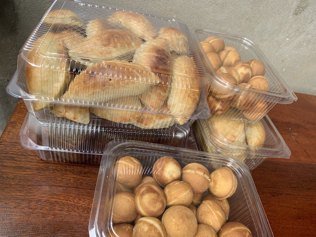MrsRed99's tweet photo. Hi, my name is Sandrine and I’m a beginner in baking 🤭. If you’re looking for someone in Douala to satisfy your sweet tooth, then I’m your person. I bake a variety of treats, including banana cake, meat and fish pies, egg rolls, popped cakes, birthday cakes, and more 😊 https://t.co/SeATVbf7g4