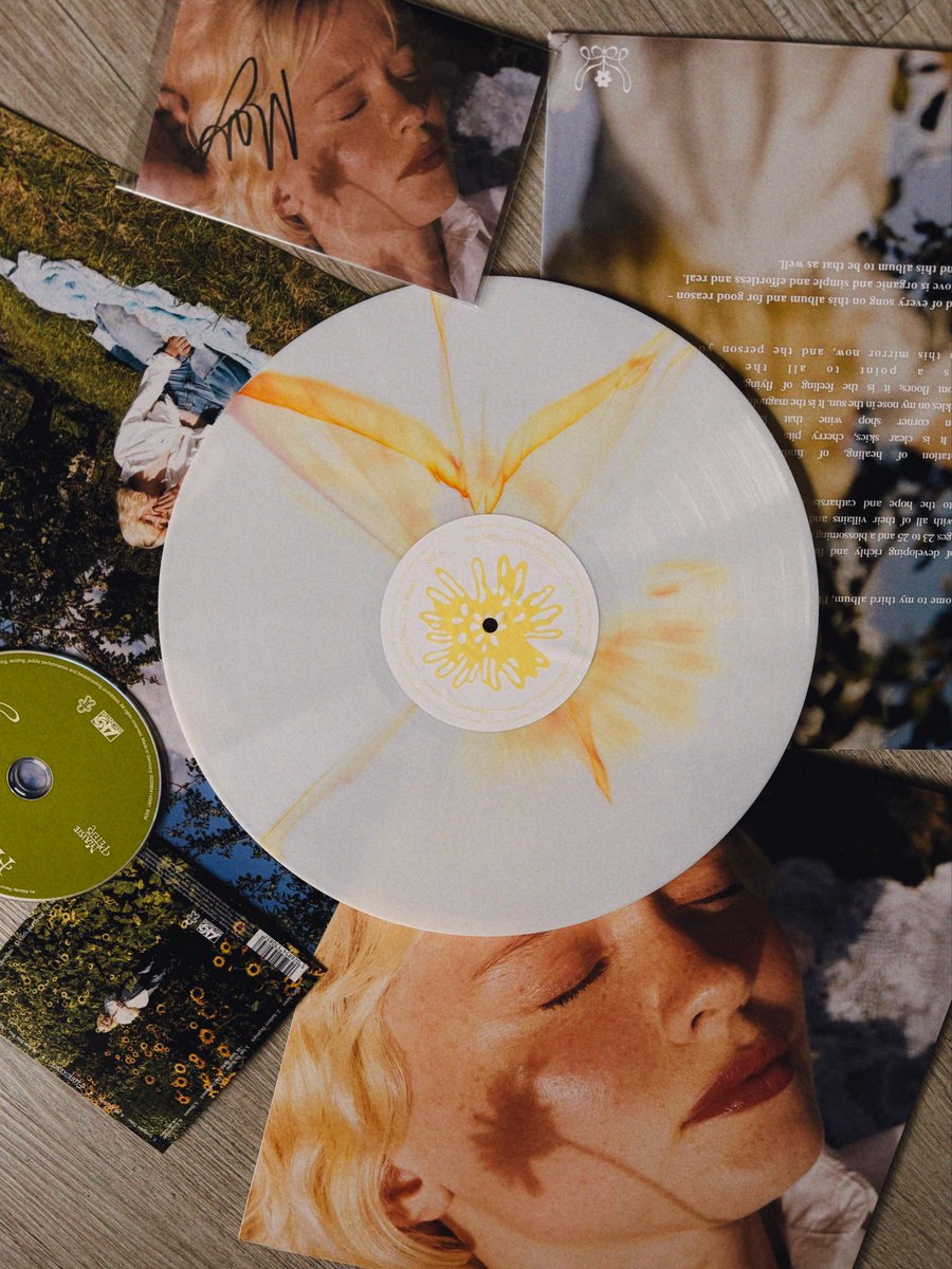 midnightstaylor's tweet photo. also can we talk about how my vinyl looks like a butterfly landing on a flower???? https://t.co/CbbGlzkh81