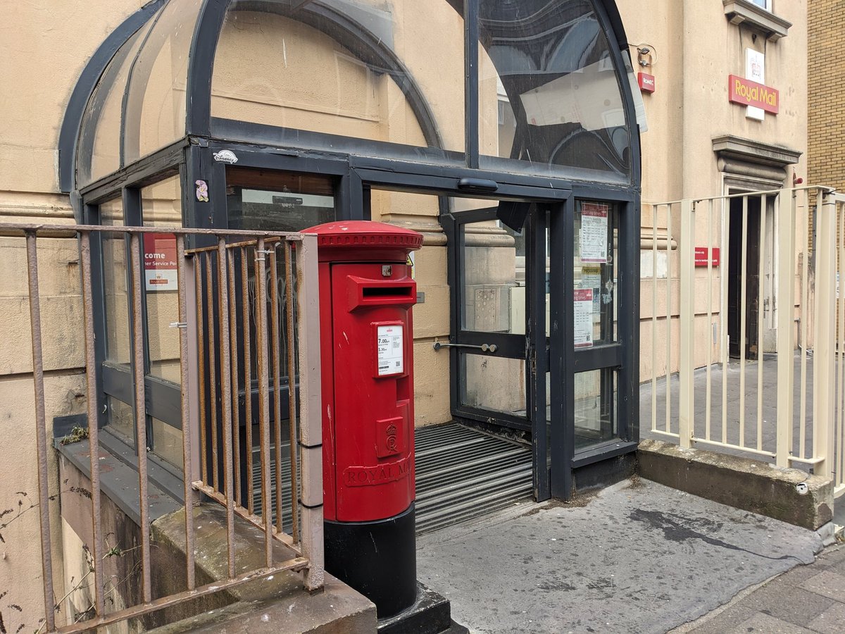 ness_charles's tweet photo. I found another Charlie pillar box this week. That makes four pillar boxes spotted but no lamp boxes! With Brighton's sea air and abundance of seagulls I'm not convinced about the longevity of this post box! ๐ฎ #postboxsaturday #PostBoxDiary https://t.co/4XUyyqNlf3