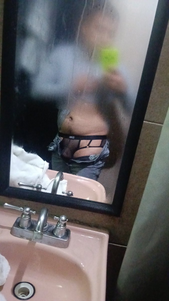 varcojes08's tweet photo. @jhonaxe1987 Saludosss amigos  del #ponintecdmx  saludosss  #Ubercdmxsex #cdmxsex #masajescdmx 💆‍♀️💆‍♀️💆‍♂️💆‍♂️🚗🚗🚗😈😈🤤😏😏😁🤤🤤 https://t.co/9TXIYfInhN