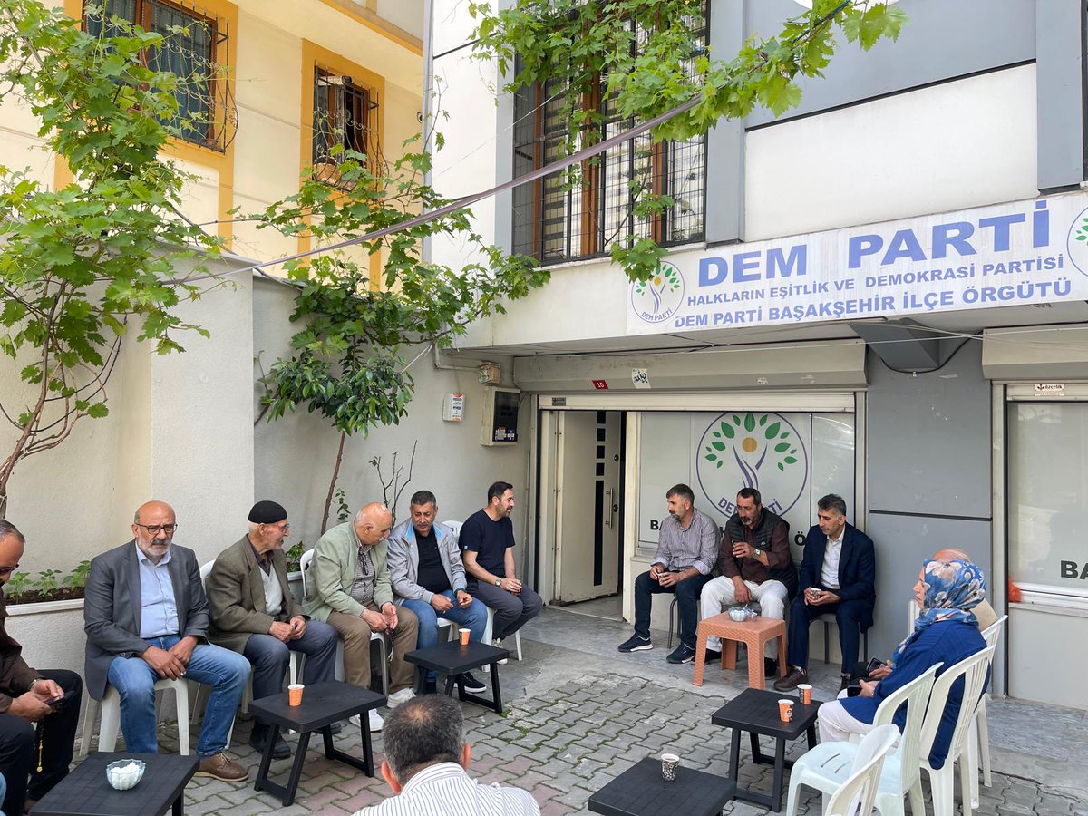 DEMbasaksehir's tweet photo. Kurban Bayramı vesilesiyle ilçemizde halkımızla bir araya geldik,bayramın halklar arasında barışa, özgürlüğe ve adalete vesile olmasını diliyoruz. https://t.co/vIJk9dxJ4Q