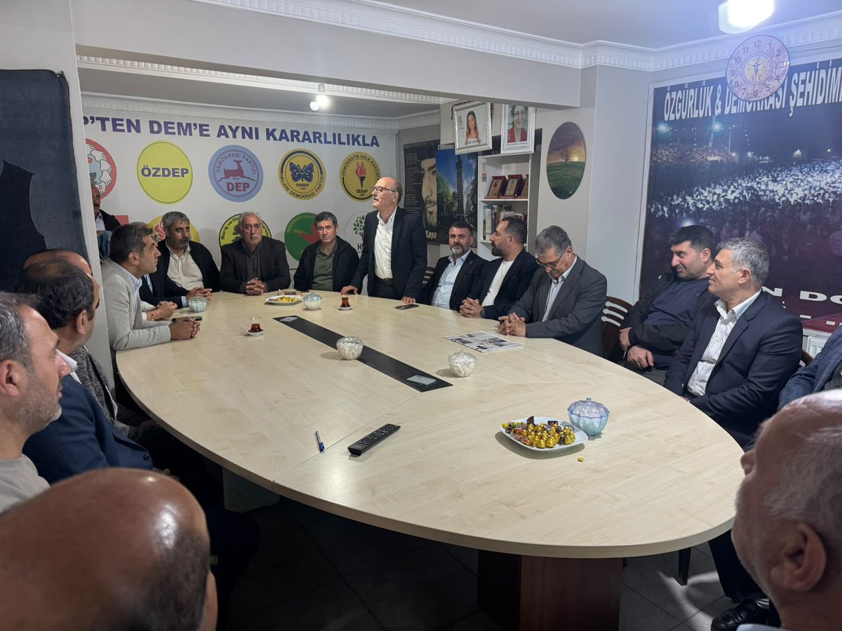 DEMbasaksehir's tweet photo. Kurban Bayramı vesilesiyle ilçemizde halkımızla bir araya geldik,bayramın halklar arasında barışa, özgürlüğe ve adalete vesile olmasını diliyoruz. https://t.co/vIJk9dxJ4Q