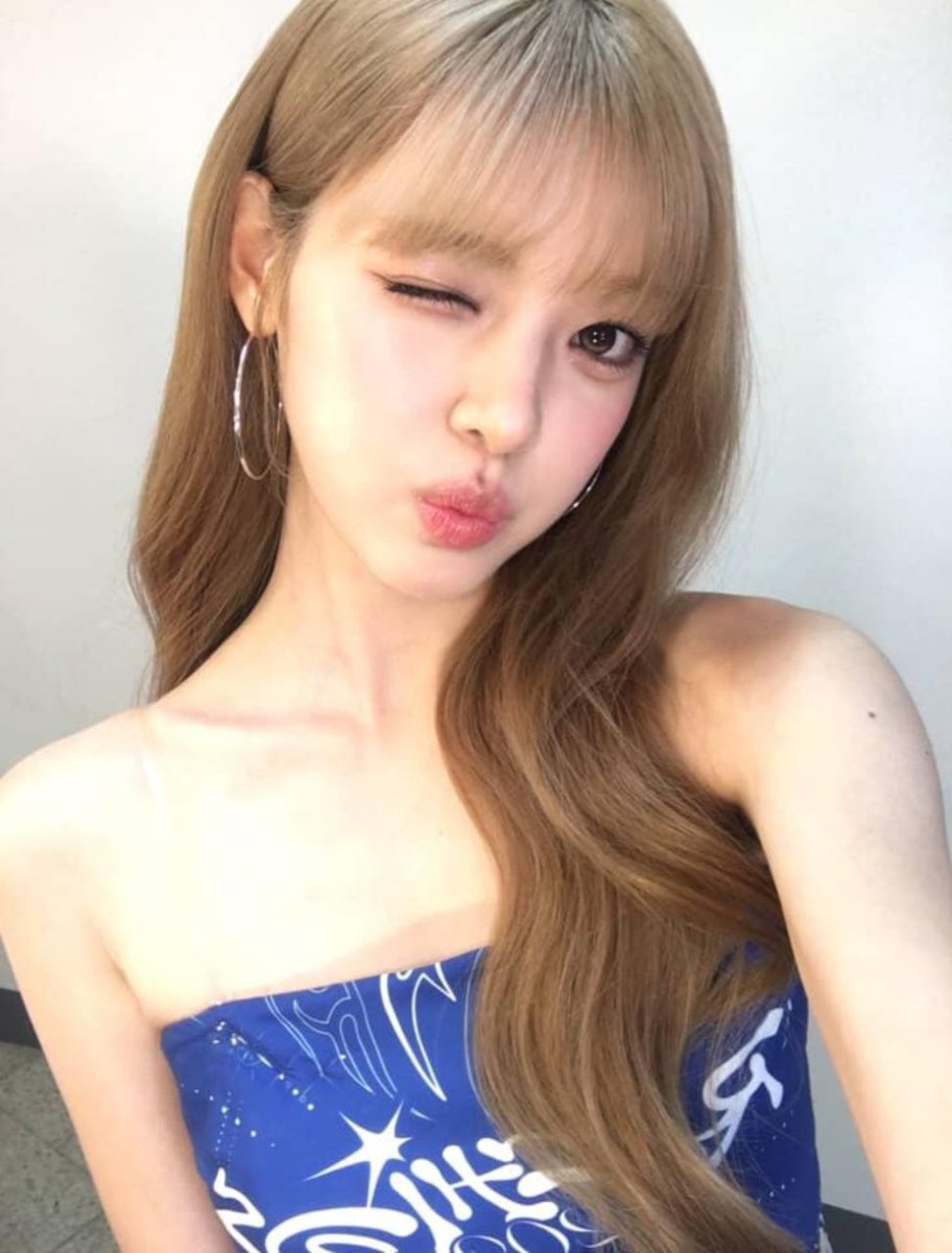 밤 tweet media