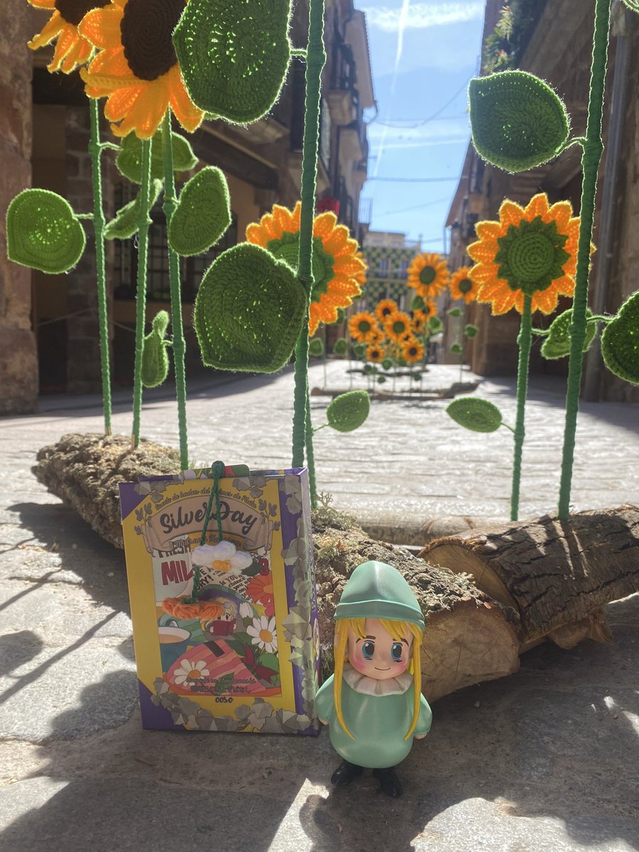 oosocomic's tweet photo. Avui comença la #FestadelaFARIGOLA a #Prades, símbol de la primavera i com a nostre icona de la #Natura, l’ entranyable #Poe de #Silverday, un conte de fades de @hagiiwa 🍄
📚https://t.co/Bwn6Wu1IBo https://t.co/Cmpd1uk3Zb