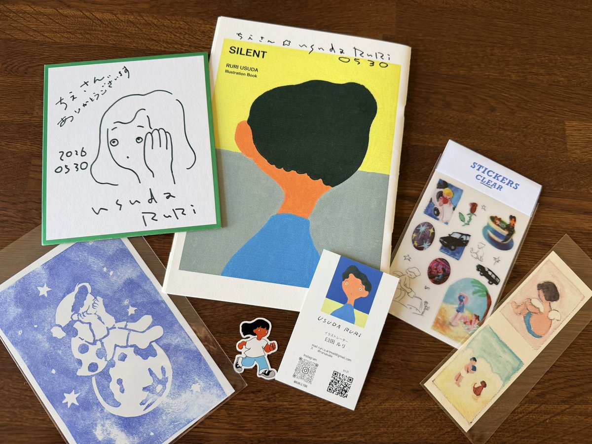 nyan_daka's tweet photo. イラストレーターの臼田ルリ先生が作品を出展されているイベントへ出掛けてきました

綺麗な色使いと柔らかい曲線のイラストがとっても素敵でした✨
穏やかで優しい雰囲気の臼田先生とお話しもできて、図々しくサイン✍️もお願いしたら
侑里さんを描いて下さってた😭
ありがとうございます❣️
#臼田ルリ https://t.co/Gc6WnFflhi