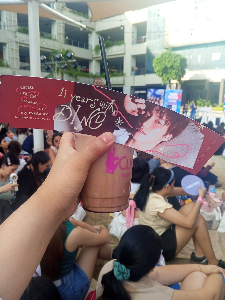 thewon4hui's tweet photo. @dinonaraph @CUPSManila 

11 YEARS WITH SEVENTEEN
#SVT11_FollowFestival #AtTheBay #FanNightsatAMManilaBay https://t.co/ciMBLwyst0