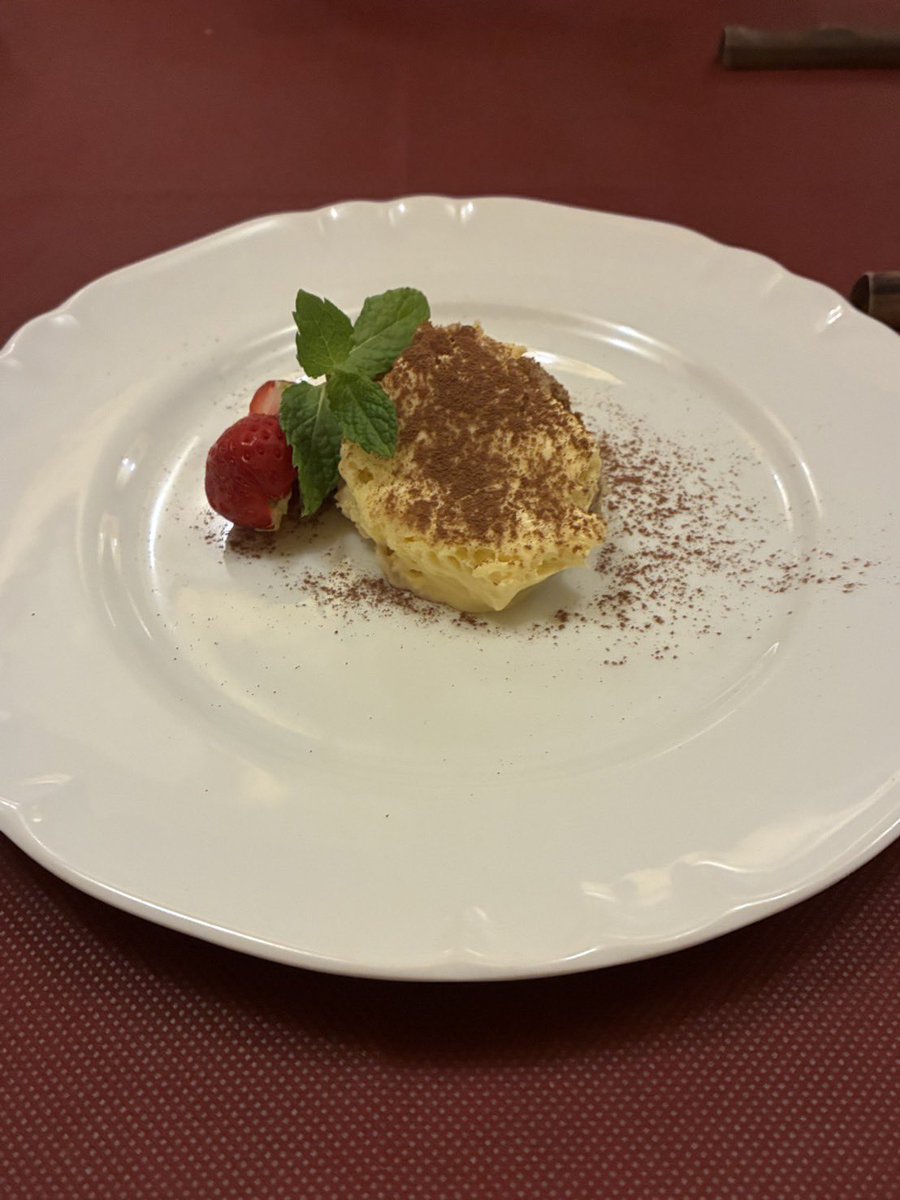 JoShooting's tweet photo. 視聴者様のお店にご友人と来店し美味しいイタリアン料理を頂いてきました！
お店の中の内装のこだわりに落ち着くサウンド🎵
スパゲッティーはどれも最高の一品！🍝
デザートのティラミスにブラッドオレンジを飲む事で口の中がさっばりします！
お値段もリーズナブル！🙌
中目黒 バッチョーネで検索🔎 https://t.co/7SXiIHxZ3d