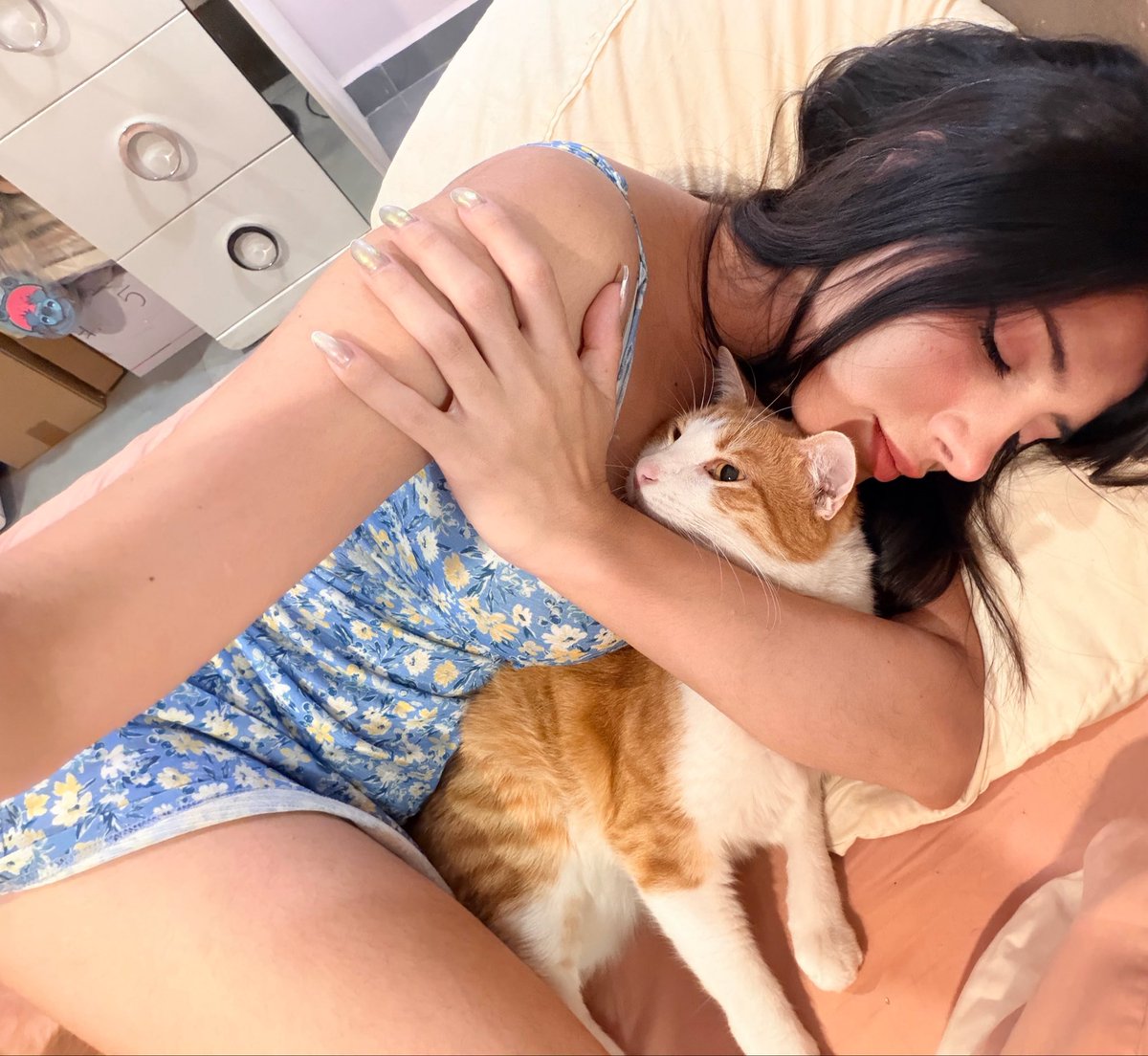 DanielaAzuaje_'s tweet photo. Tocó hacerme bolita con el bizcochito https://t.co/HnHGOZJdE4