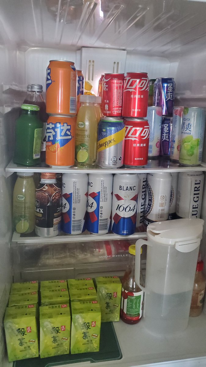 lisalilly522's tweet photo. 剩返咁多嘢飲。今晚又要飲過。有冇人出來？有足球賽睇 https://t.co/3FYwmSWF22