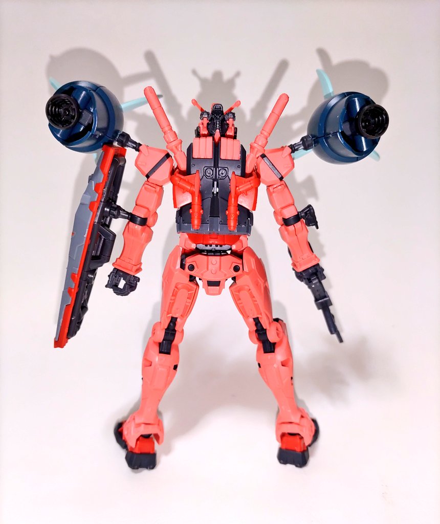 HD03568671's tweet photo. 赤いガンダム完成しました。
敵にビットを体当たりさせるシーンはカッコイイと感じました・・・あれ？何か違う？
＃ガンプラ
＃ガンダム https://t.co/9RXQ3A5exN