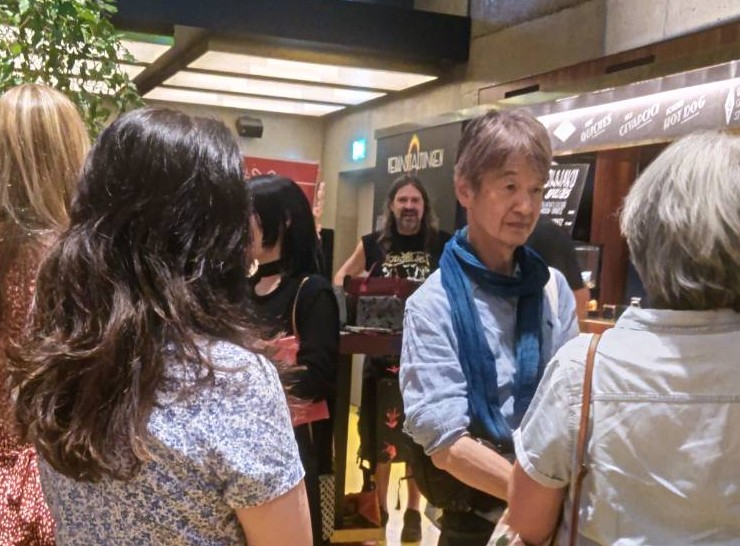 yoh340san's tweet photo. 日本人女性による日本映画の映画祭@チューリッヒの上映に選ばれて訪問
https://t.co/1myoeNIEzy
50人ほどの会場は満席、欧州で初となる上映後トークでは質問が相次ぎ、この主人公にも希望ありとの話をした時には、会場から拍手も湧く！想定以上の好反応に感慨。明けて今日と明日も、楽しんで務めます https://t.co/AsgonomTU5