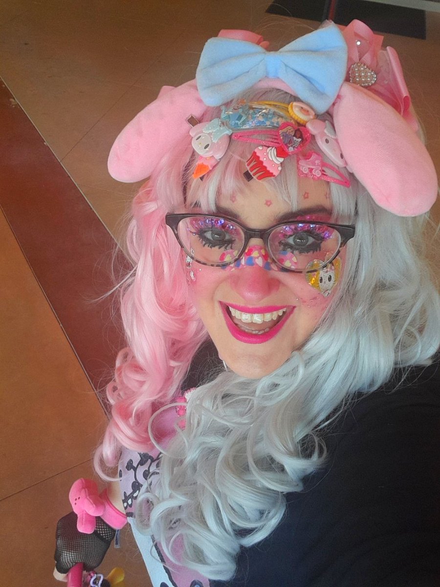 MissEtrian's tweet photo. Selfies of me in my Level 974 themed outfit I wore to the Backrooms movie!!! 💞💖🎀 #Backrooms #backroomsmovie #scp #scp425 #scpfoundation #a24 #sanrio https://t.co/w7ZOBr4Aqz