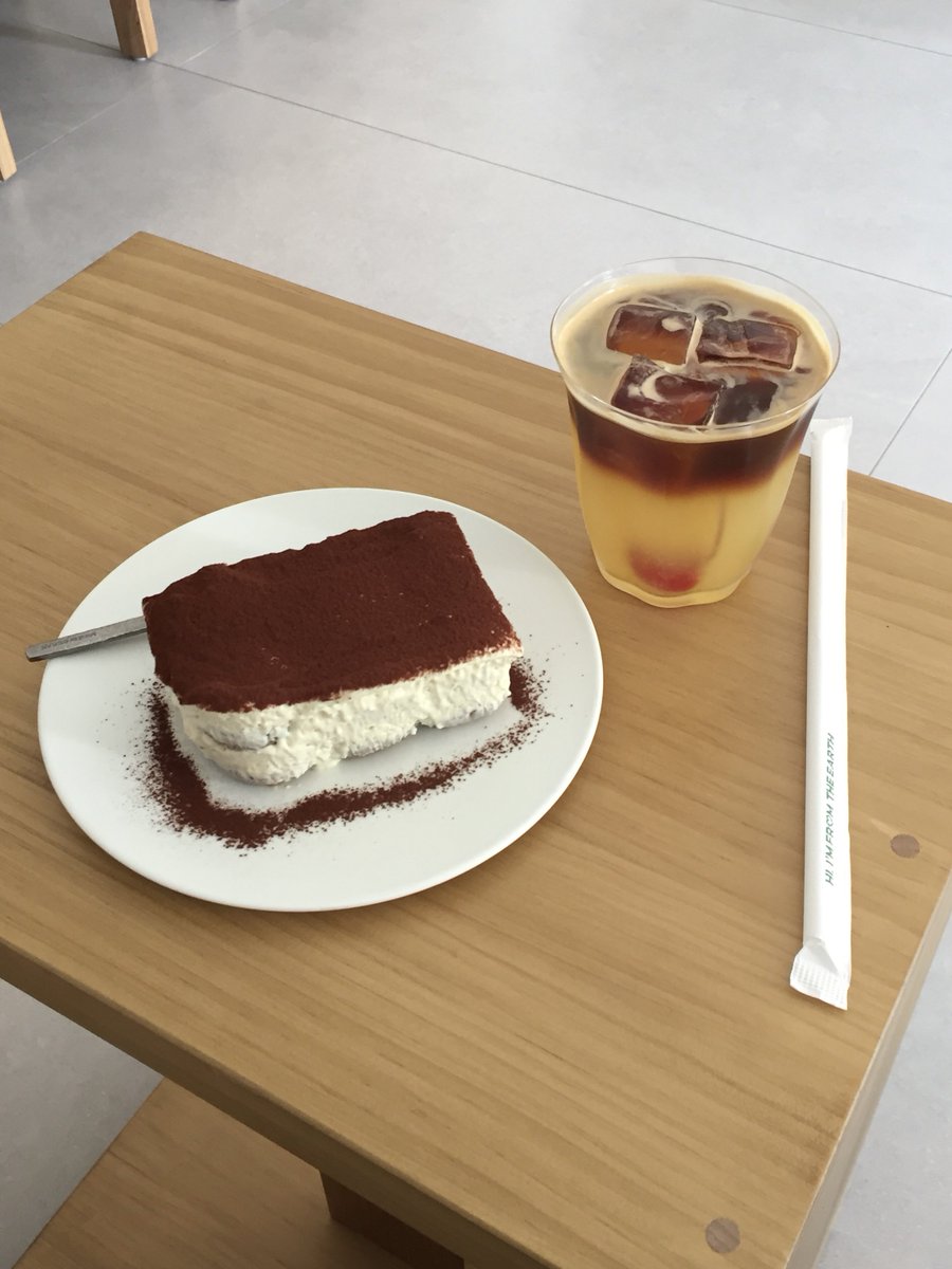 ezzroom's tweet photo. 홍대 옥쯔

기대 안한 티라미수가 참 맛있다 https://t.co/3OqI9dn5rQ