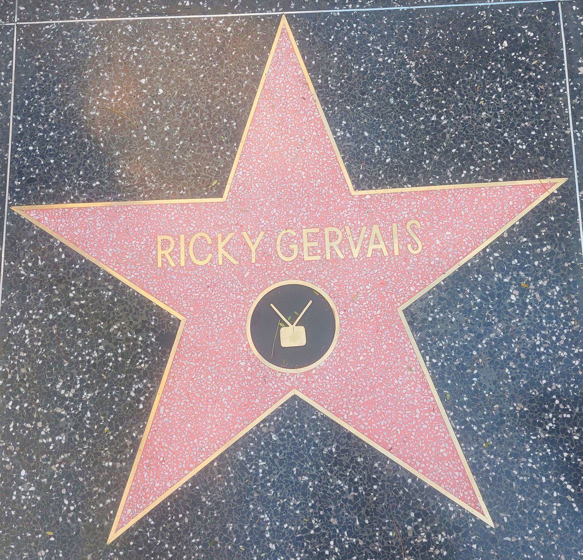 FranRagnarsson's tweet photo. @rickygervais I went to take a look few days later! Still shiny! 😎 https://t.co/S2XWSJcQ3Y