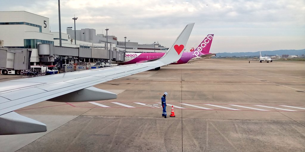 rin_Dm9's tweet photo. 福岡2日目を観る友人達と別れ空港へ✈️
今日もみんな楽しんでね！ https://t.co/cz1XSTFroL