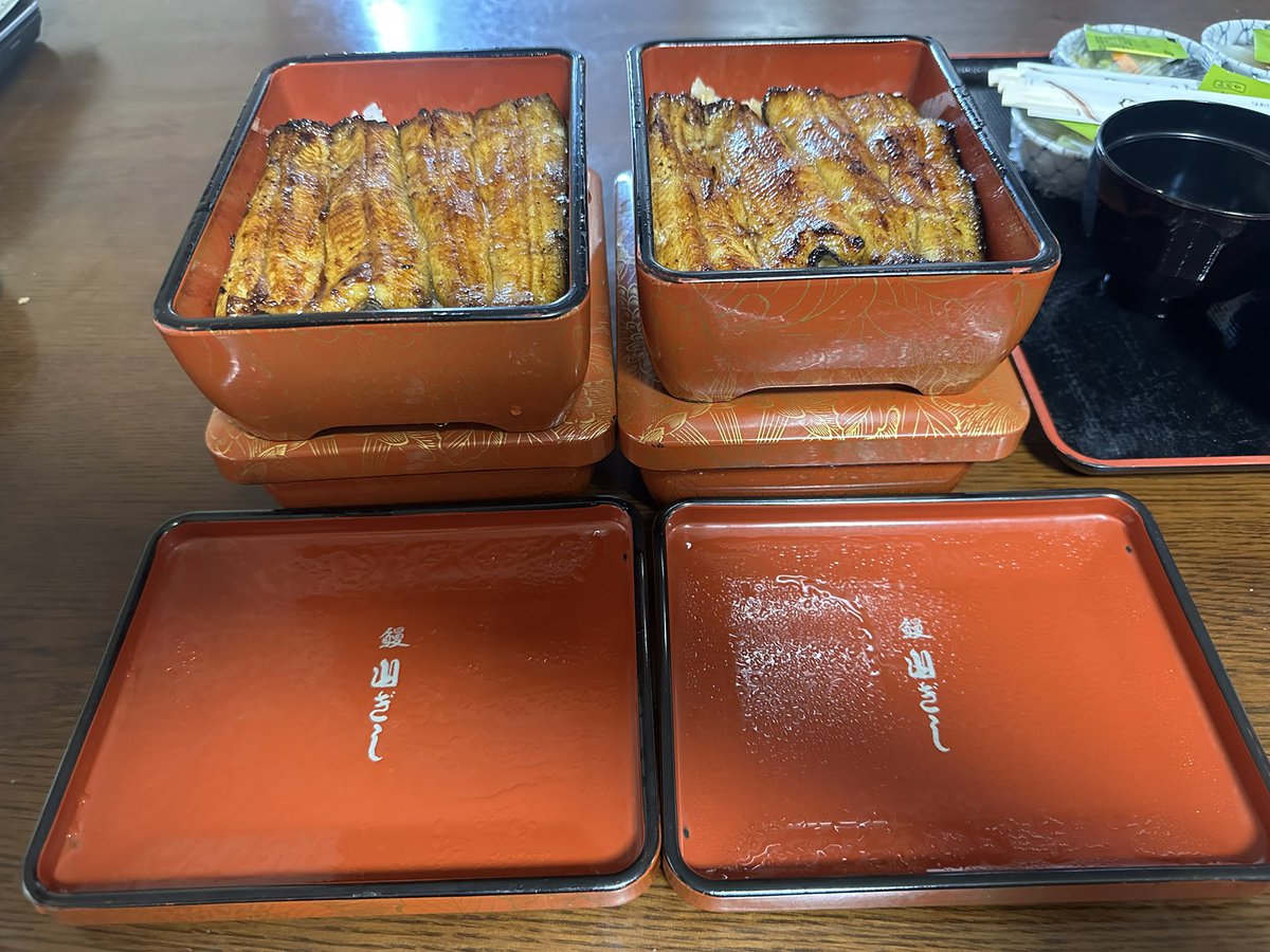 kunikatu92's tweet photo. 1ヶ月ぶりウナギの共喰い！
今日、親戚の娘さんが結婚報告に来たので😊
夏バテ防止に栄養補給^_^💪 https://t.co/NqbydU4SH7