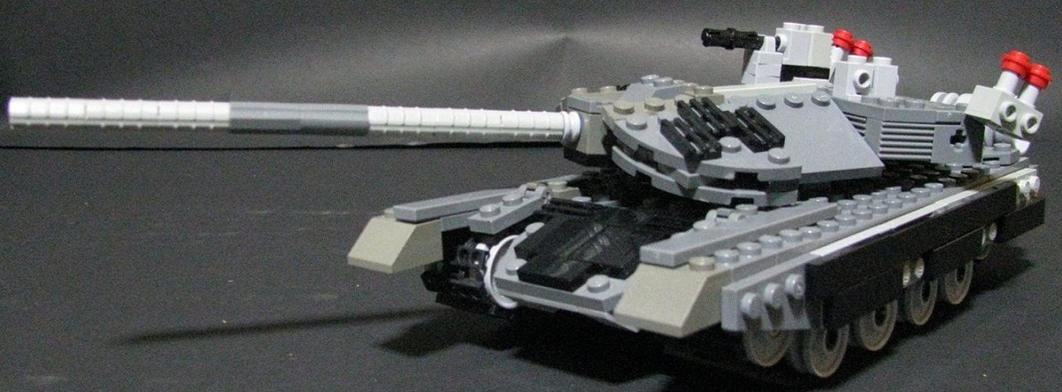 luyang052c's tweet photo. 記念すべきウェルトニア初の独自開発戦車であるＴ-195は砲塔後部張り出しを持つ革新的な設計をしていたものの、諸事情により後継のＴ-197Ｓでは廃止されてしまった

そう考えると今回のＴ-197Ｍは、用途はまったく違うが14年ぶりの先祖返りと言えるのでは https://t.co/PcfYcKUOw2