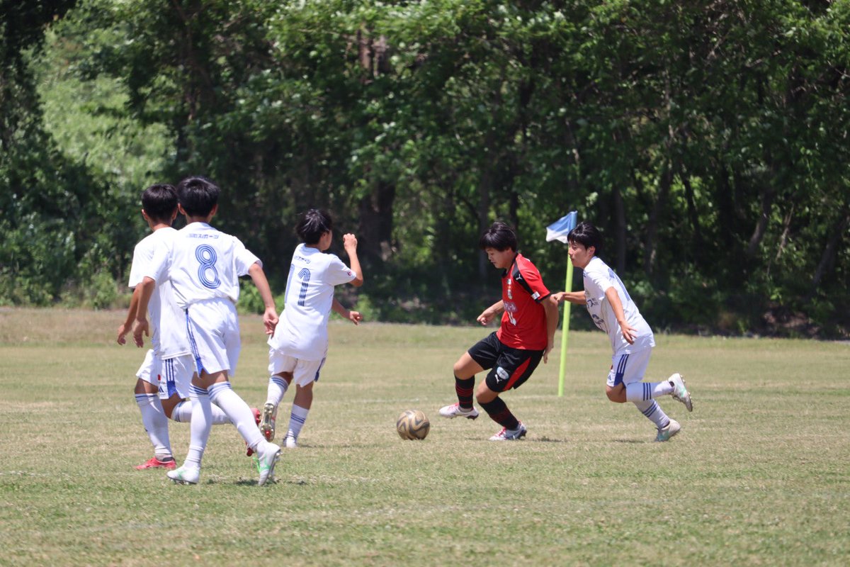 enjoyfootball14's tweet photo. 5/30(土)  U14

growth league 第2節

vsともぞうSC(栃木県)

前半0-0
後半1-1
合計1-1 引き分け

◾️得点者◾️
阿藤颯真(オール東SSC)

攻守ともに力不足を実感。
成長していくには全員が自分自身に矢印を向け、改善点を見出せるかが大切。
気づきで終わらず、変化を起こせるように取り組んでいきます。 https://t.co/2aYlQ3Z0nY