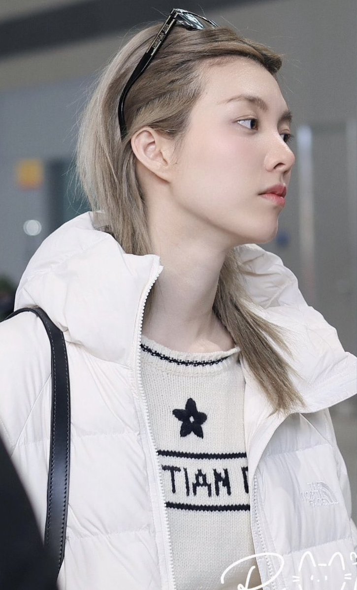 แม่แท้ๆพชรฐากูร tweet media