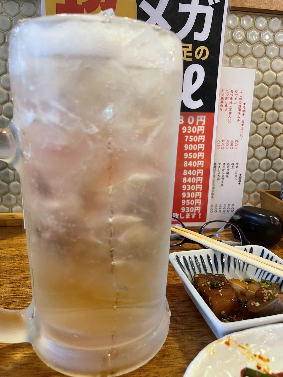 なの tweet media