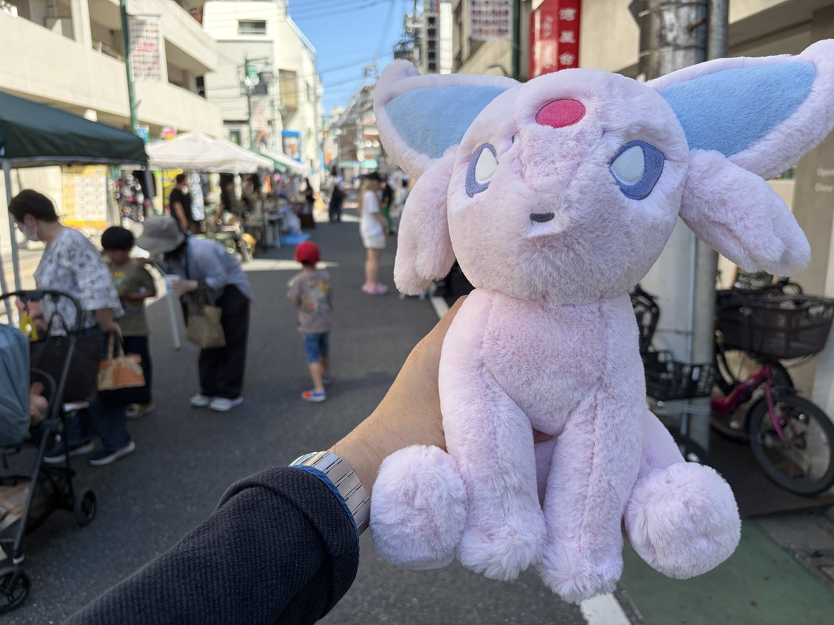 ask5557's tweet photo. お祭りで可愛い友達ができました☺️✨

ちなみに推しポケモンはブラッキーとザシアン🫢 https://t.co/b72hfPYgZy