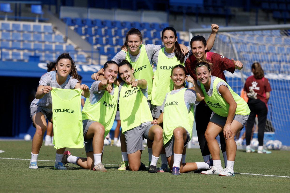 RCDEFemeni's tweet photo. Equip guanyador 🏆 https://t.co/teCEYEonU8