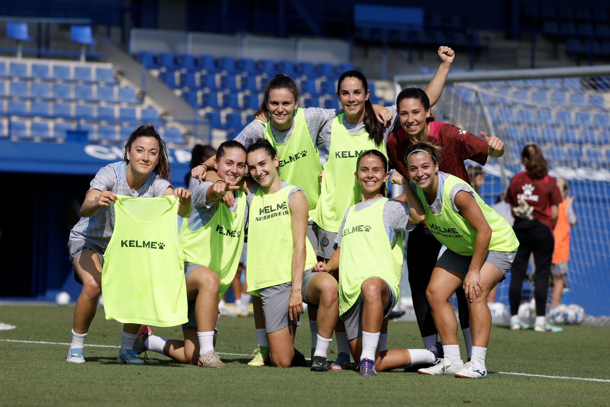RCDEFemeni's tweet photo. Equip guanyador 🏆 https://t.co/teCEYEonU8