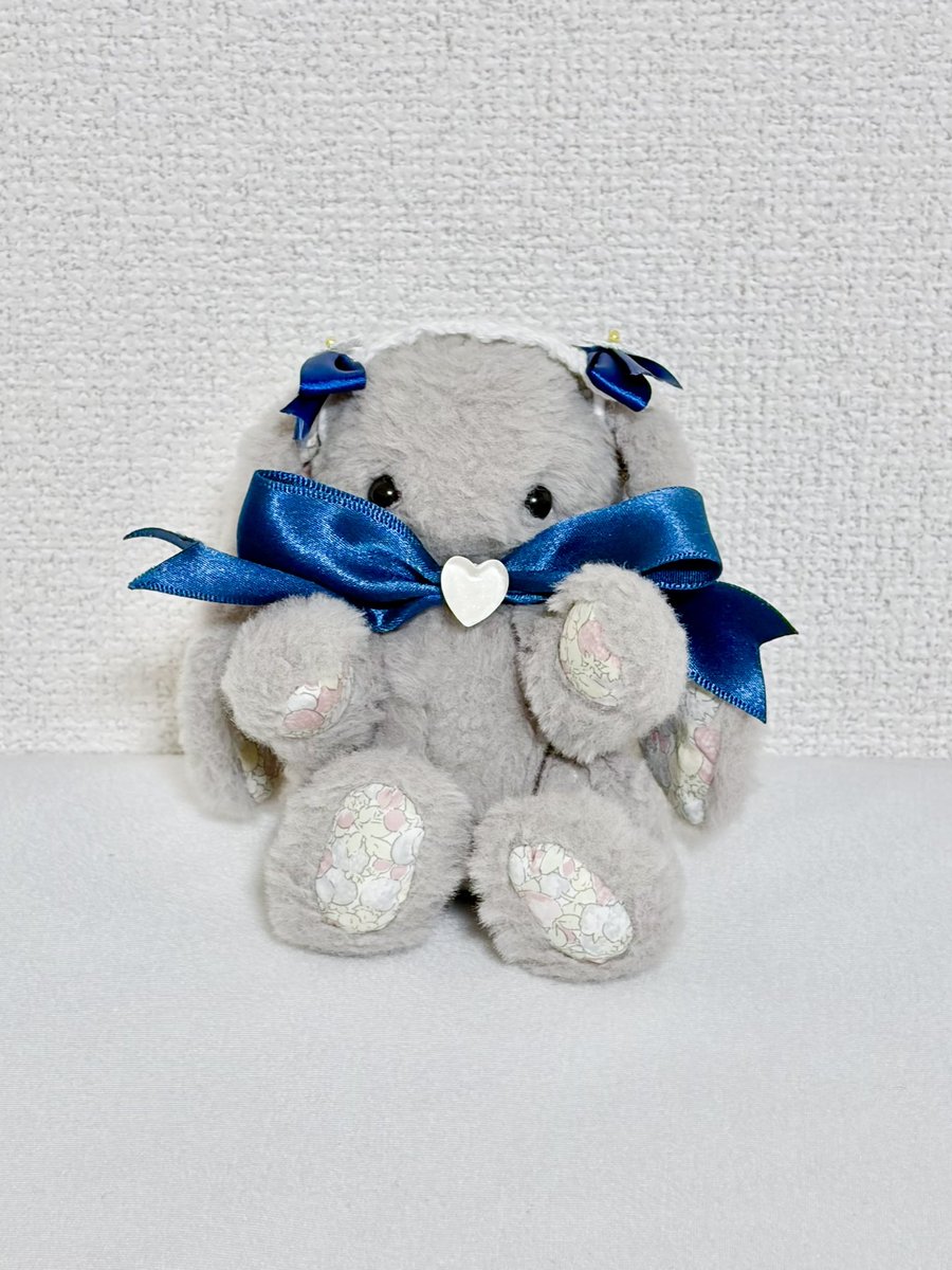 furusara_hug's tweet photo. 「ぬしにヘッドドレスを作ってもらったの🎀✨
おみみのとこの、ちいさなお花がポイントなんだって🌼
ふるさら、似合ってるかな……？🐰」

  #ぬい活 ＃ぬい撮り ＃ハンドメイド https://t.co/VzX9FZEUGL