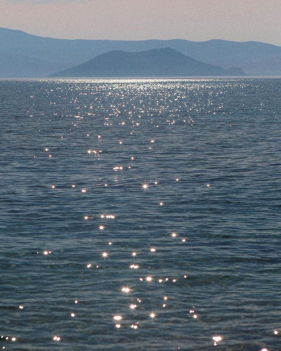 _Naturaee's tweet photo. the sun reflecting the waters https://t.co/CsQ2HOTaNK