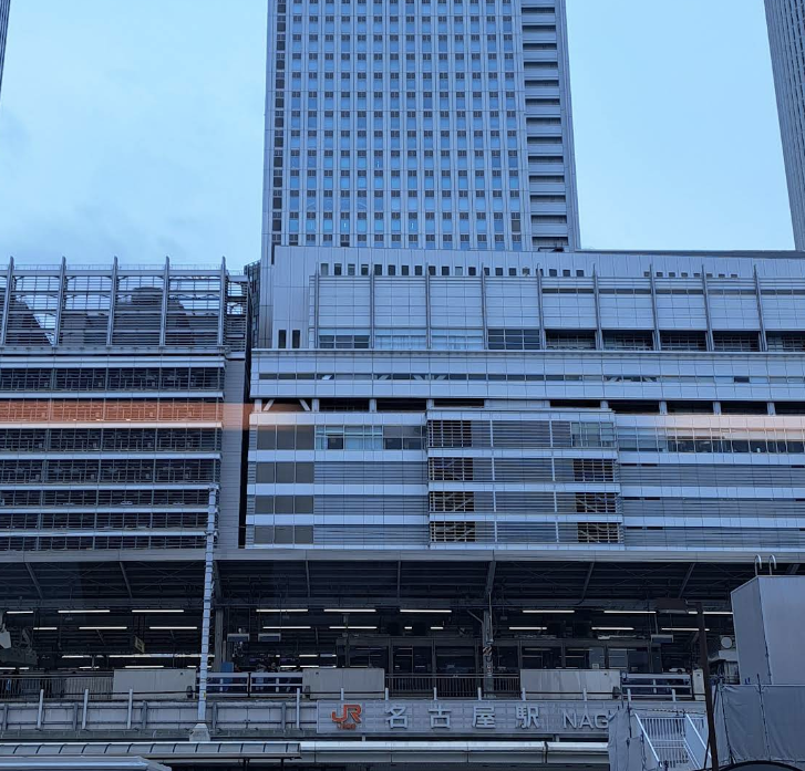 BeTiCaA's tweet photo. 名駅でフォロワーさん待ってます
あえての銀時計側です https://t.co/1JCjFju3ZK