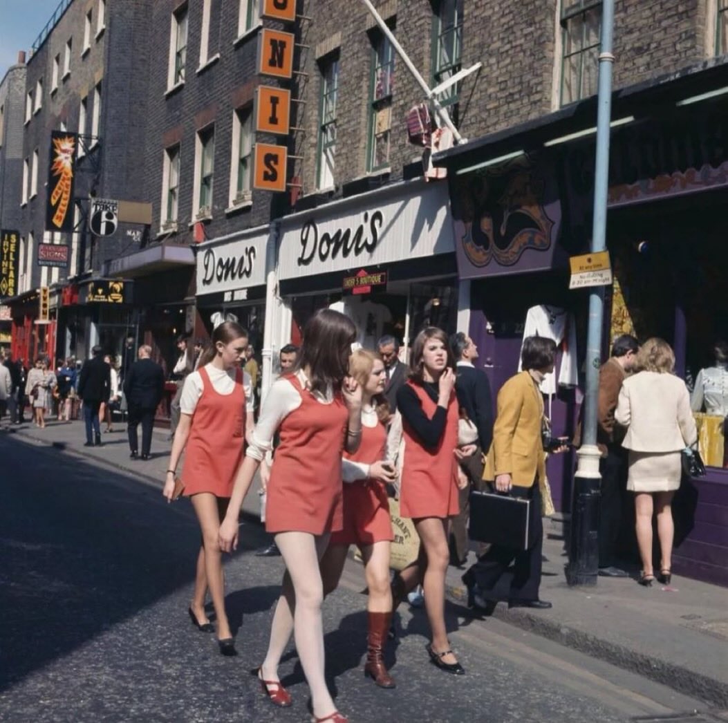 For_Film_Fans's tweet photo. Carnaby Street - Soho (1968) https://t.co/48UUpSF59P