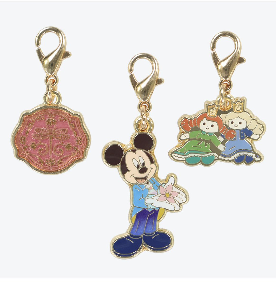 miii97's tweet photo. 【譲渡】
ディズニーシー 
スパークリングジュビリー 25周年
テーマポート ランダム チャーム

譲:定価(¥1300)

求:ファンタジースプリングス

舞浜でのお取引希望しております。
ピンポイントで難しいと思いますがお心当たりある方いらっしゃいましたらよろしくお願いいたします。 https://t.co/eVzD1SVPPy
