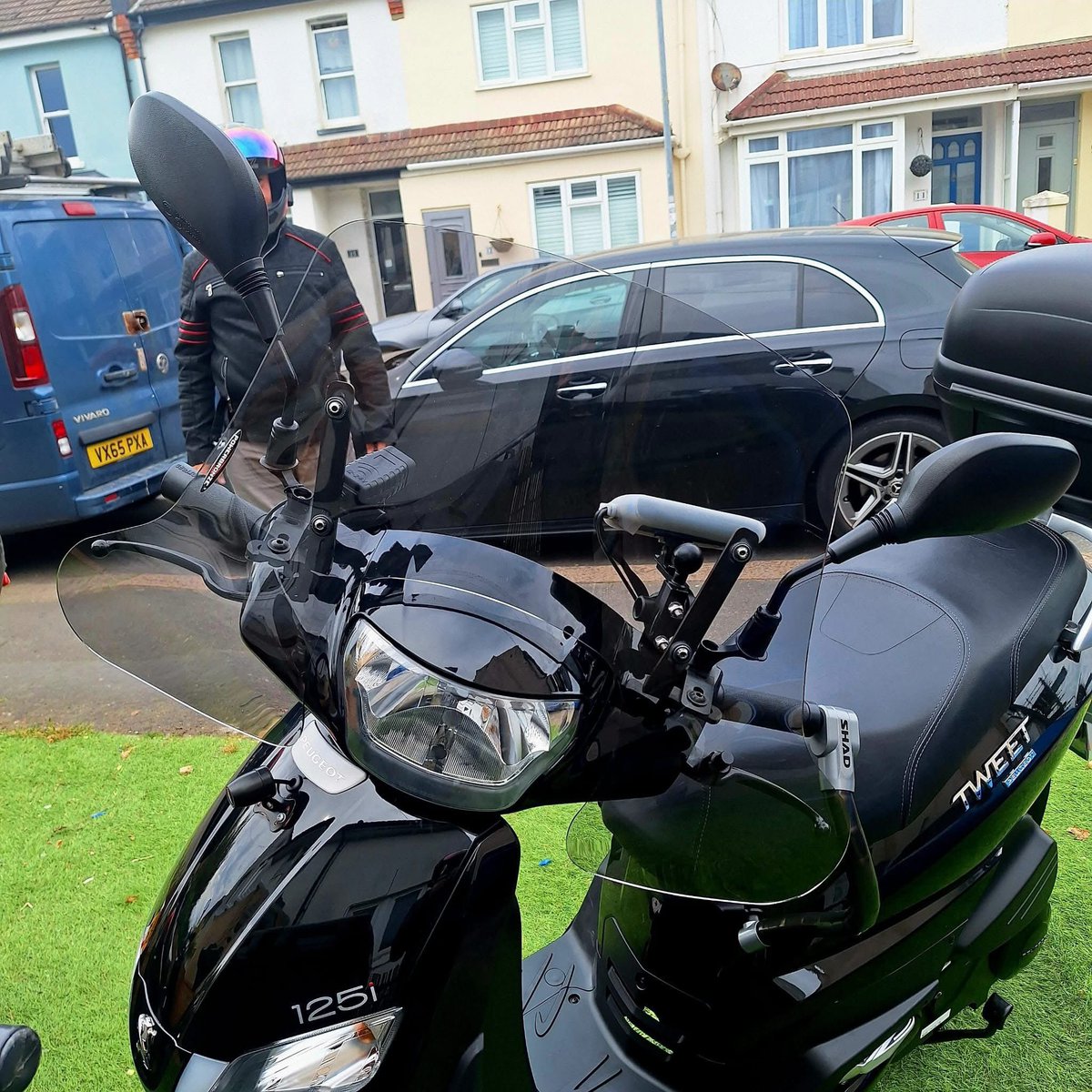 SReffs's tweet photo. My friend’s Peugeot Tweet 125 motorbike was stolen from his home in Worthing this morning. Crime number 47260132318. Please share widely and report to the police if seen. My friend is devastated.
#stolen #theft #peugeottweet125 https://t.co/qOicYSoYNy