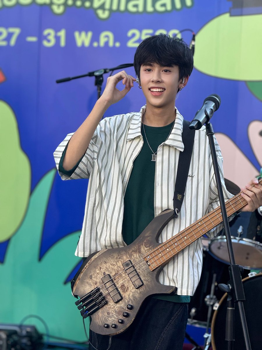 CopterTiaMusic's tweet photo. MITH THE EARTH สามย่าน มิตรทาวน์ #tia51 #tiamusic #tia #copter #เทรนด์วันนี้ #fyp #fy #fypシ #fyppppppppppppppppppppppp
#MithTheEarth #SamyanMitrtown #Samyan #สามย่านมิตรทาวน์ https://t.co/5xLLrkUsd3
